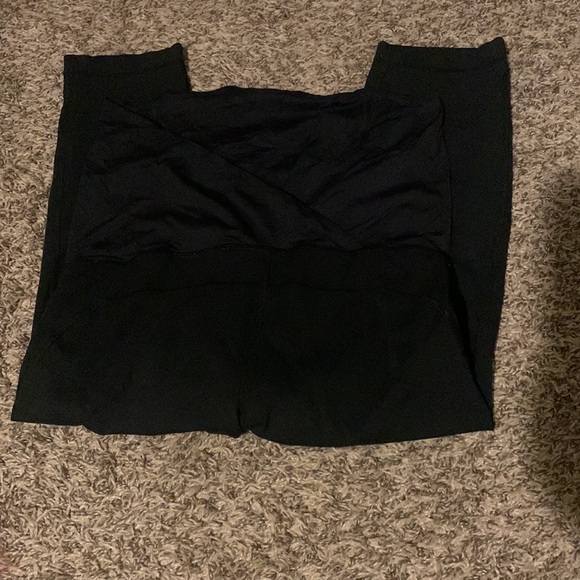 Maternity cropped leggings. - Picture 3 of 3